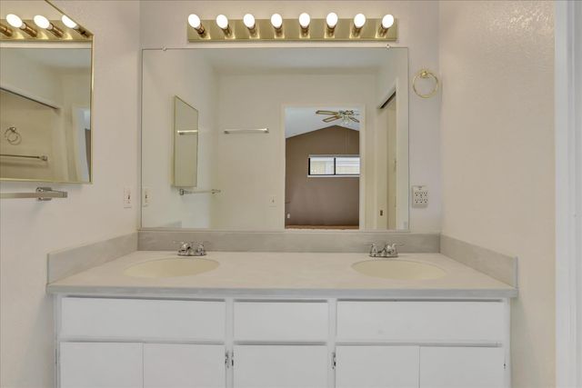 111 Stanford Ct, Grass Valley, CA 95945