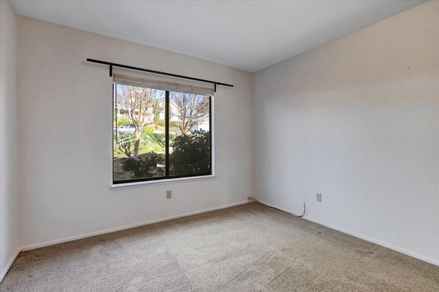 111 Stanford Ct, Grass Valley, CA 95945