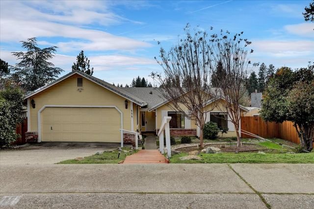 111 Stanford Ct, Grass Valley, CA 95945