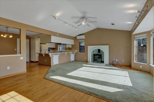 111 Stanford Ct, Grass Valley, CA 95945