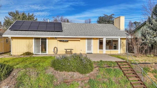111 Stanford Ct, Grass Valley, CA 95945