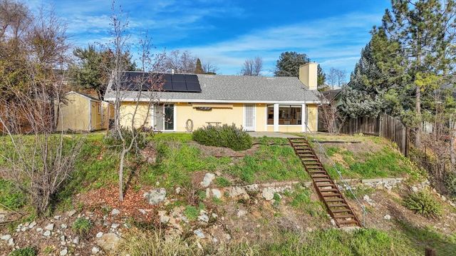 111 Stanford Ct, Grass Valley, CA 95945