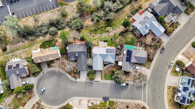 111 Stanford Ct, Grass Valley, CA 95945