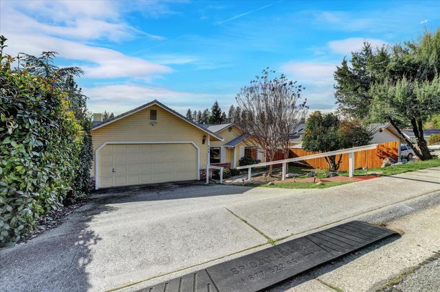 111 Stanford Ct, Grass Valley, CA 95945