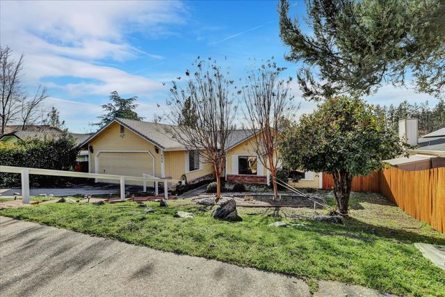 111 Stanford Ct, Grass Valley, CA 95945