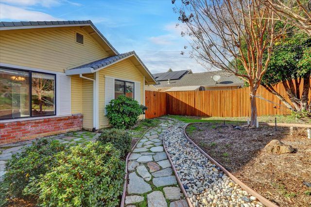 111 Stanford Ct, Grass Valley, CA 95945