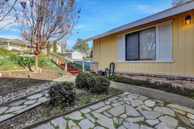 111 Stanford Ct, Grass Valley, CA 95945