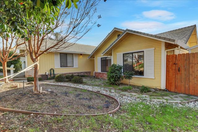 111 Stanford Ct, Grass Valley, CA 95945