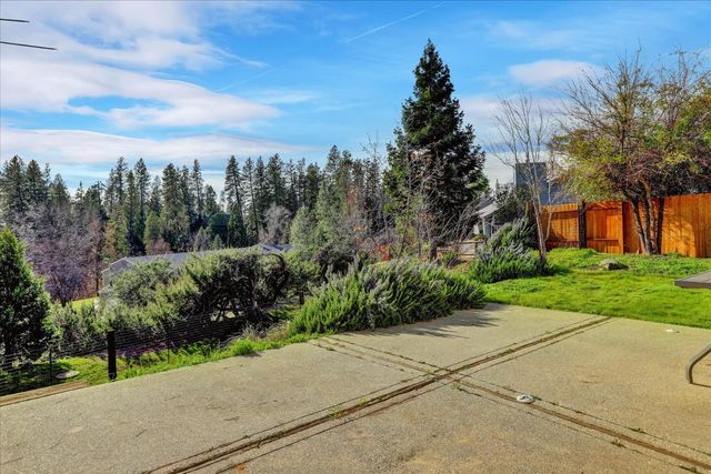 111 Stanford Ct, Grass Valley, CA 95945