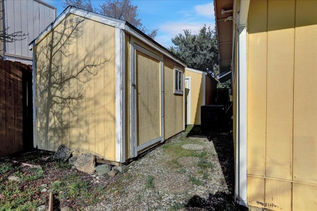 111 Stanford Ct, Grass Valley, CA 95945