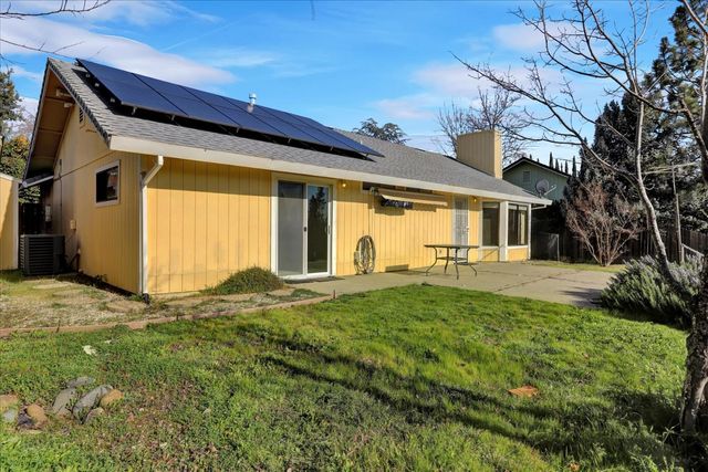 111 Stanford Ct, Grass Valley, CA 95945