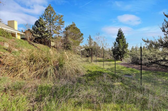 111 Stanford Ct, Grass Valley, CA 95945