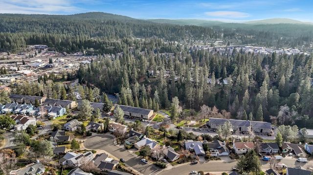 111 Stanford Ct, Grass Valley, CA 95945