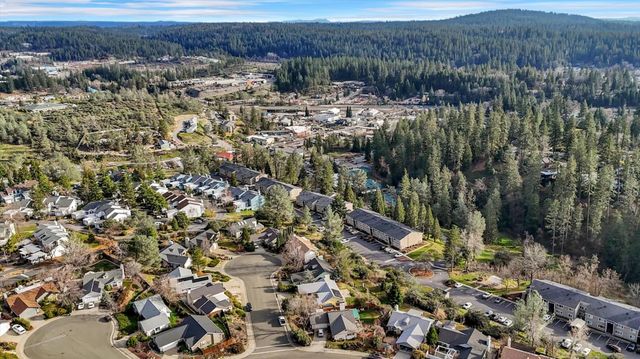 111 Stanford Ct, Grass Valley, CA 95945