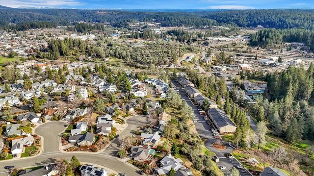 111 Stanford Ct, Grass Valley, CA 95945