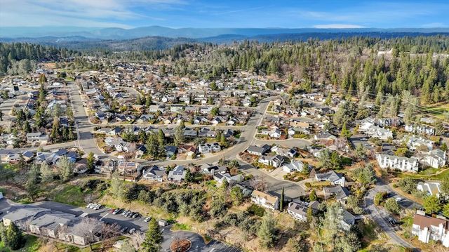 111 Stanford Ct, Grass Valley, CA 95945