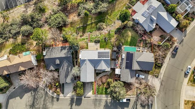 111 Stanford Ct, Grass Valley, CA 95945