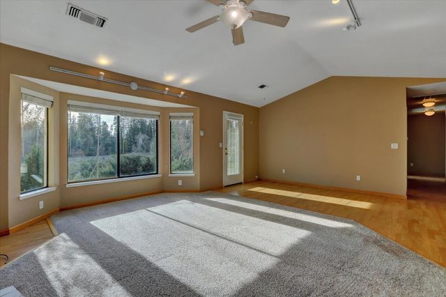 111 Stanford Ct, Grass Valley, CA 95945