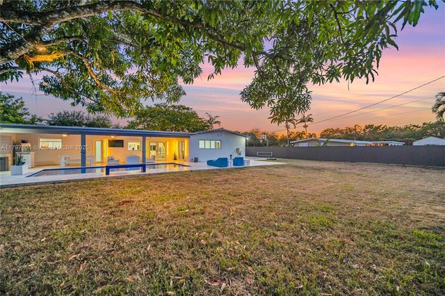 8501 SW 142nd St, Palmetto Bay, FL 33158