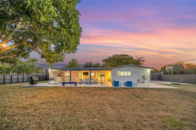 8501 SW 142nd St, Palmetto Bay, FL 33158