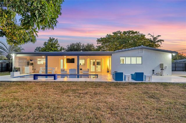 8501 SW 142nd St, Palmetto Bay, FL 33158