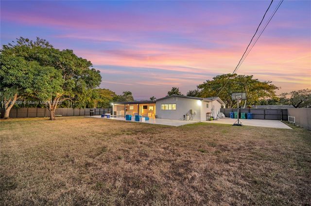 8501 SW 142nd St, Palmetto Bay, FL 33158