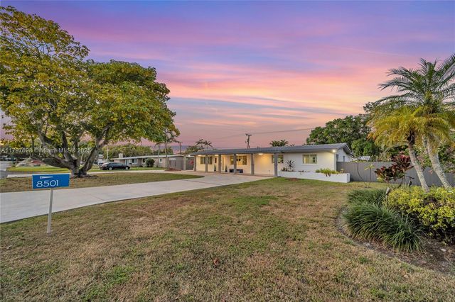 8501 SW 142nd St, Palmetto Bay, FL 33158