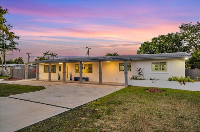 8501 SW 142nd St, Palmetto Bay, FL 33158