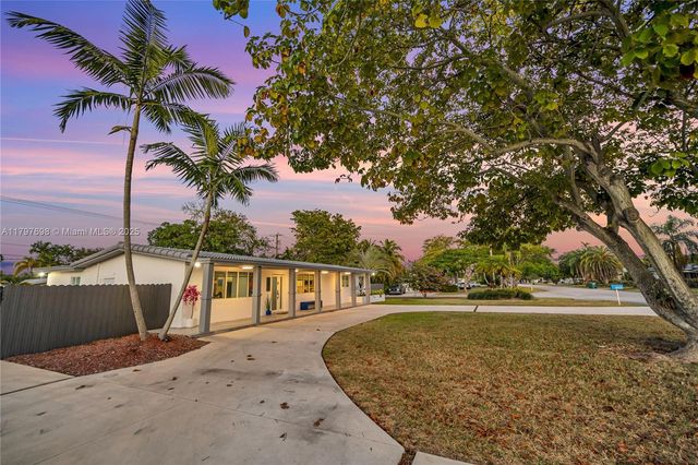 8501 SW 142nd St, Palmetto Bay, FL 33158