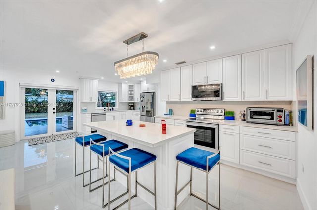 8501 SW 142nd St, Palmetto Bay, FL 33158