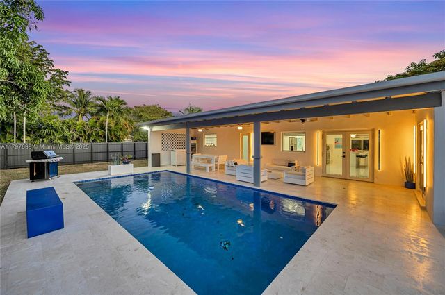 8501 SW 142nd St, Palmetto Bay, FL 33158