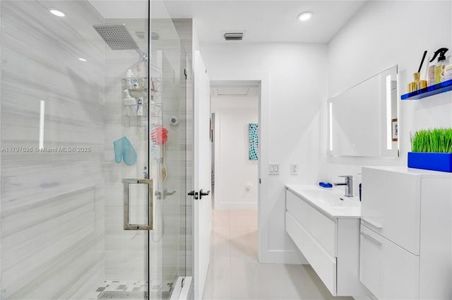 8501 SW 142nd St, Palmetto Bay, FL 33158