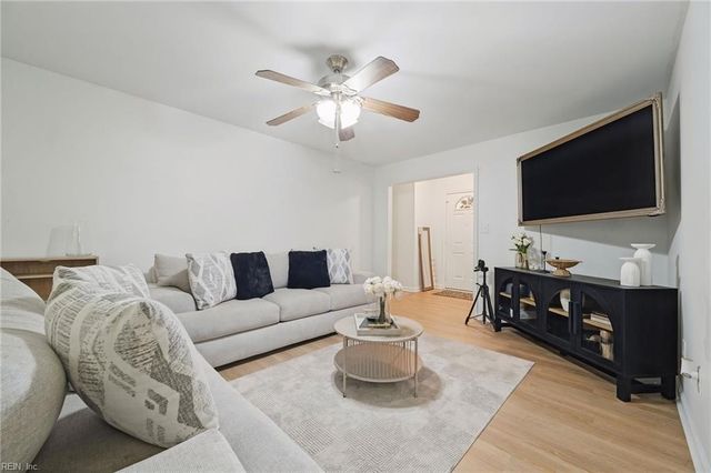 13 Darlene LN, Newport News, VA 23608