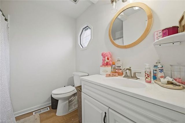 13 Darlene LN, Newport News, VA 23608