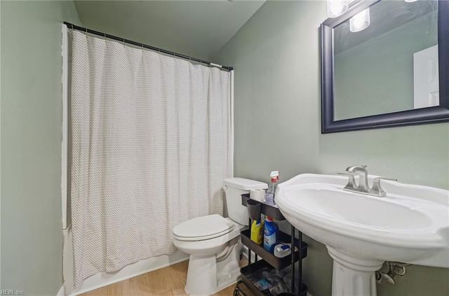 13 Darlene LN, Newport News, VA 23608