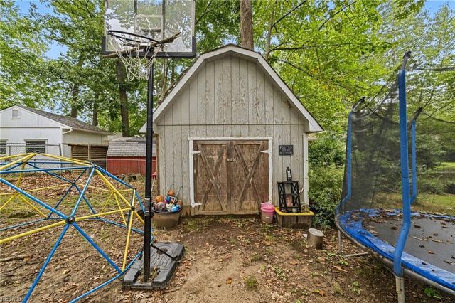 13 Darlene LN, Newport News, VA 23608