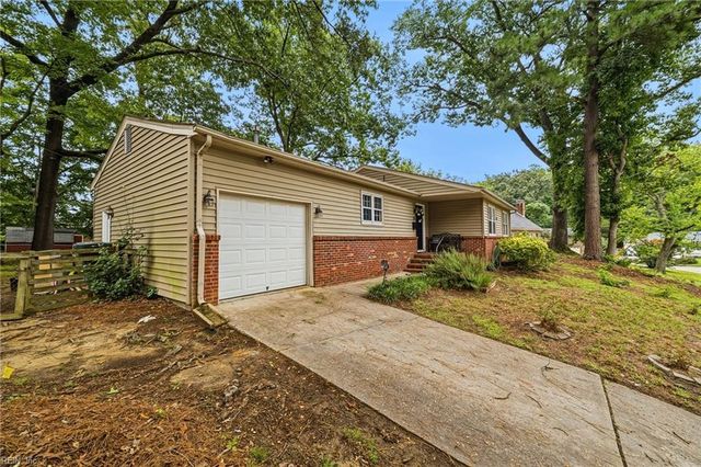 13 Darlene LN, Newport News, VA 23608