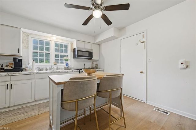 13 Darlene LN, Newport News, VA 23608
