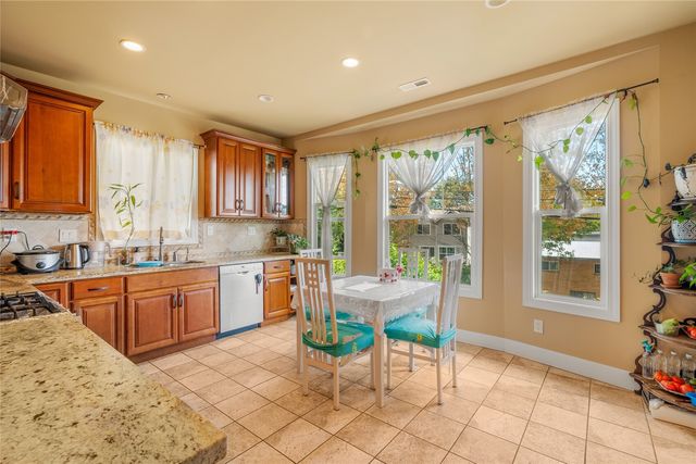 1543 15th Avenue S, Seattle, WA 98144