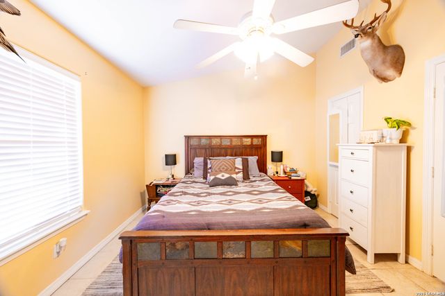 1512 SANDRA CIR, Pleasanton, TX 78064