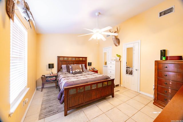 1512 SANDRA CIR, Pleasanton, TX 78064