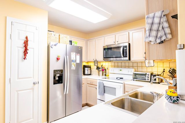1512 SANDRA CIR, Pleasanton, TX 78064