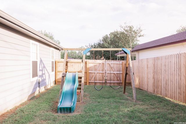 1512 SANDRA CIR, Pleasanton, TX 78064