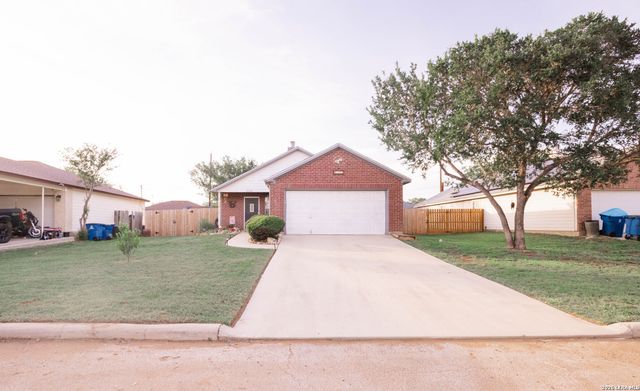 1512 SANDRA CIR, Pleasanton, TX 78064