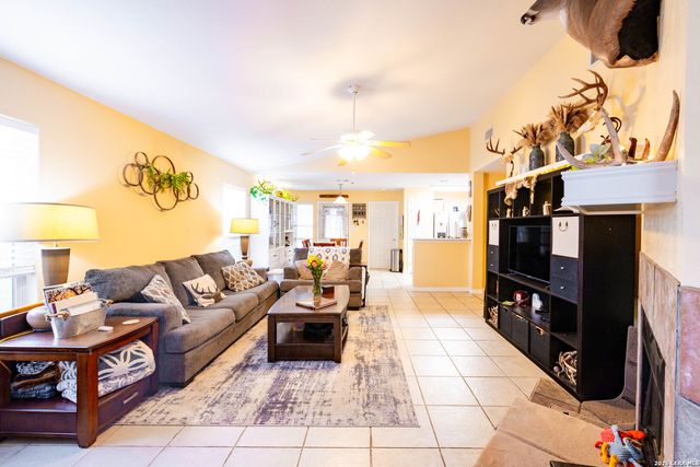 1512 SANDRA CIR, Pleasanton, TX 78064