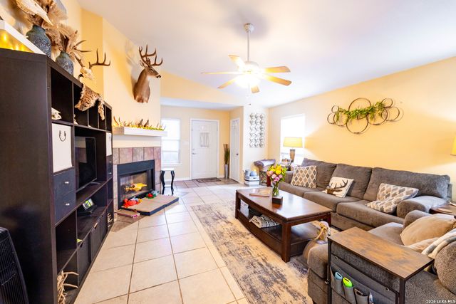 1512 SANDRA CIR, Pleasanton, TX 78064