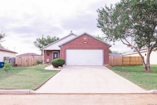 1512 SANDRA CIR, Pleasanton, TX 78064