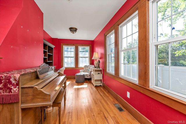 238 Burtis Avenue, Rockville Centre, NY 11570