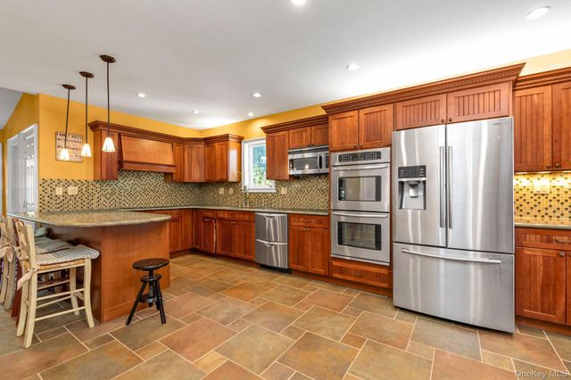 238 Burtis Avenue, Rockville Centre, NY 11570