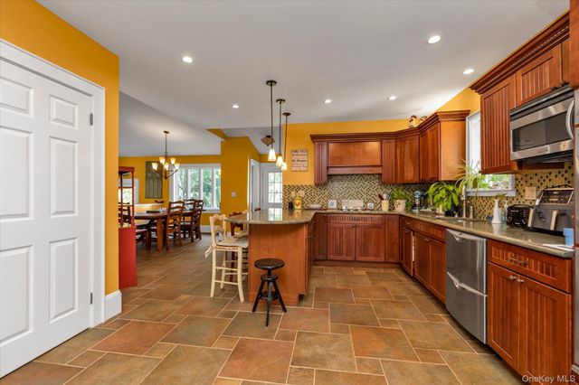 238 Burtis Avenue, Rockville Centre, NY 11570